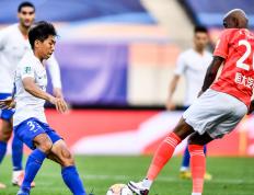 开云体育-尤文图斯后防线曝露短板，急需加强训练