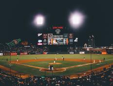 开云体育平台APP-幽灵射手，当克莱·汤普森的跨时空三分击穿湖人心脏