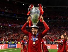 开云官网-利物浦队长表现出色，率领国家队晋级欧锦赛