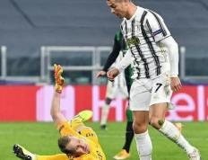 开云官方app入口-尤文图斯惨遭逆转，欧冠遭遇悲剧