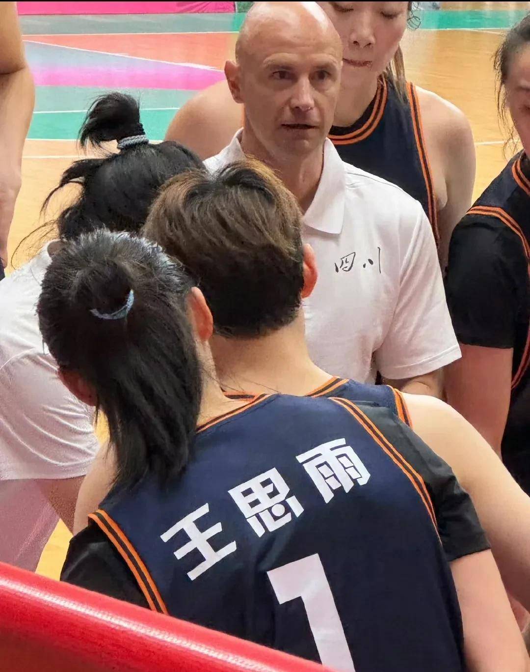 开云APP-女子篮球联赛球队在最新比赛中脱颖而出