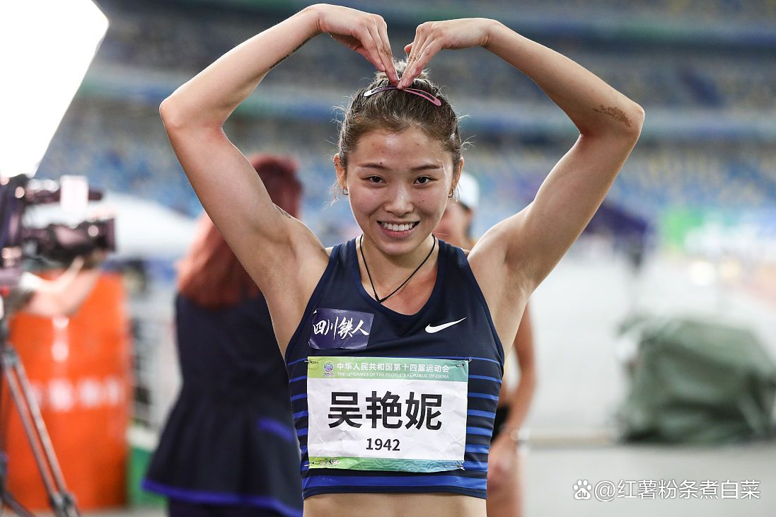 开云体育APP下载-田径赛场选手实力过招，决出胜负