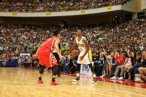 开云体育登录-火箭球迷疯狂庆祝胜利,将士气推向巅峰的简单介绍