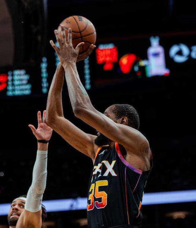 开云官网-勇士主场大胜老鹰,杜兰特砍下30分