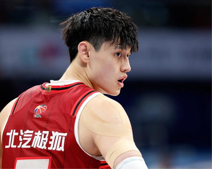 开云体育在线-攻守兼备！重庆力帆队稳居积分榜中游取得胜利