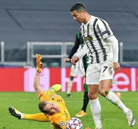 开云官方app入口-尤文图斯惨遭逆转,欧冠遭遇悲剧