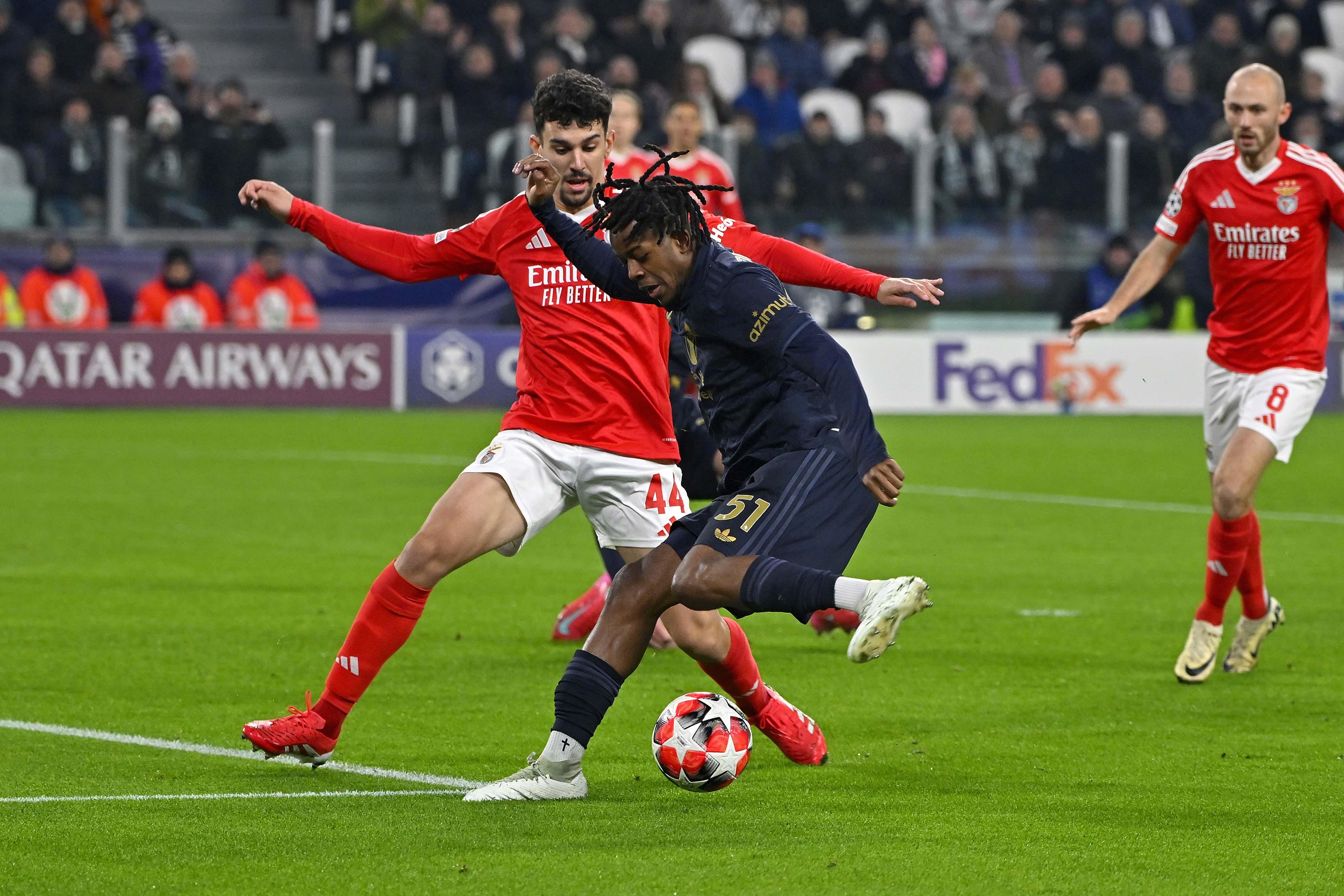 开云官方app入口-尤文图斯惨遭逆转,欧冠遭遇悲剧