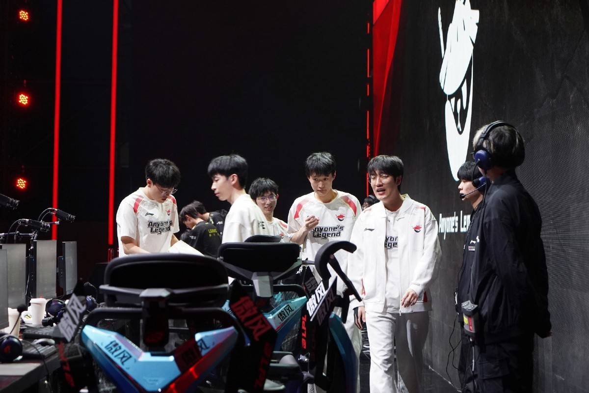 开云体育app-关于PSG翻盘100T，Lehends关键团战开团秒人焦点之战淘汰赛，点燃全场激情的信息