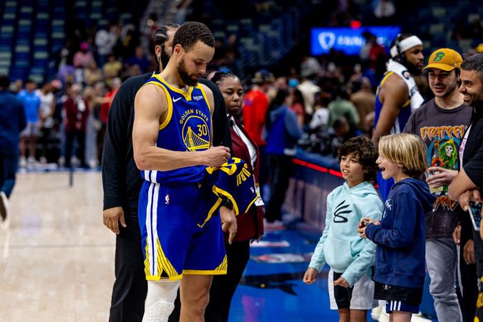 开云体育APP下载-勇士大胜掘金，结束两连败