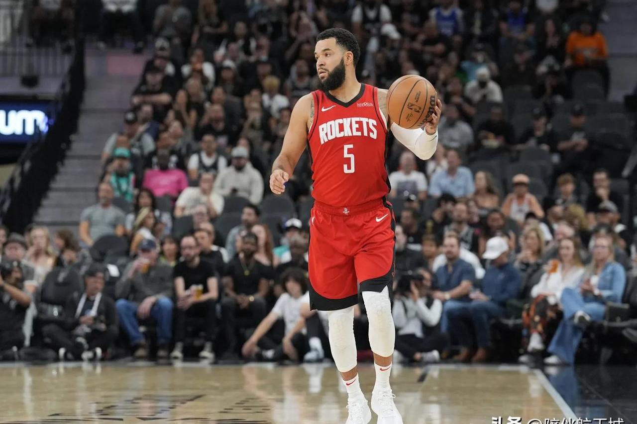 开云下载-火箭队签下自由球员萨沃特-亨特