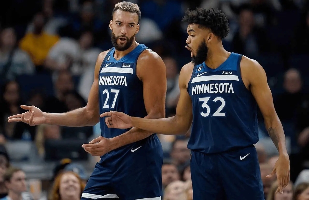 开云体育入口-森林狼队客场告捷,全队士气高涨