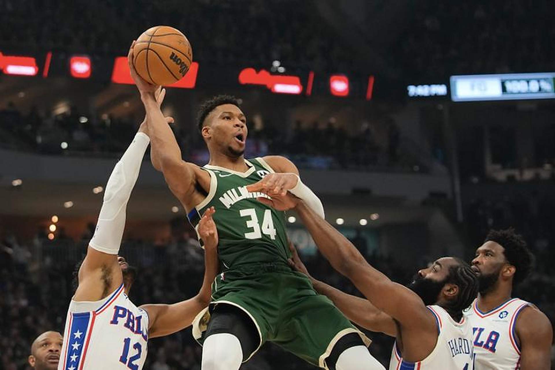 开云体育中国-雄鹿队主场击败76人,字母哥再次砍下三双的简单介绍