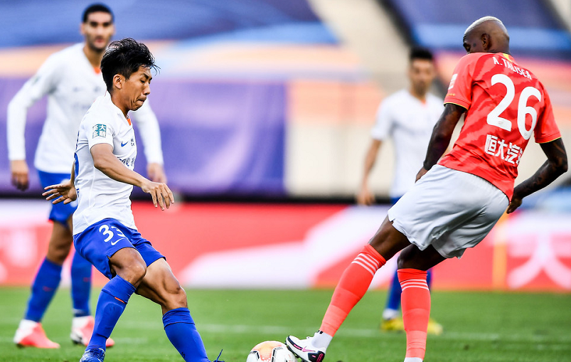 开云体育-尤文图斯后防线曝露短板,急需加强训练