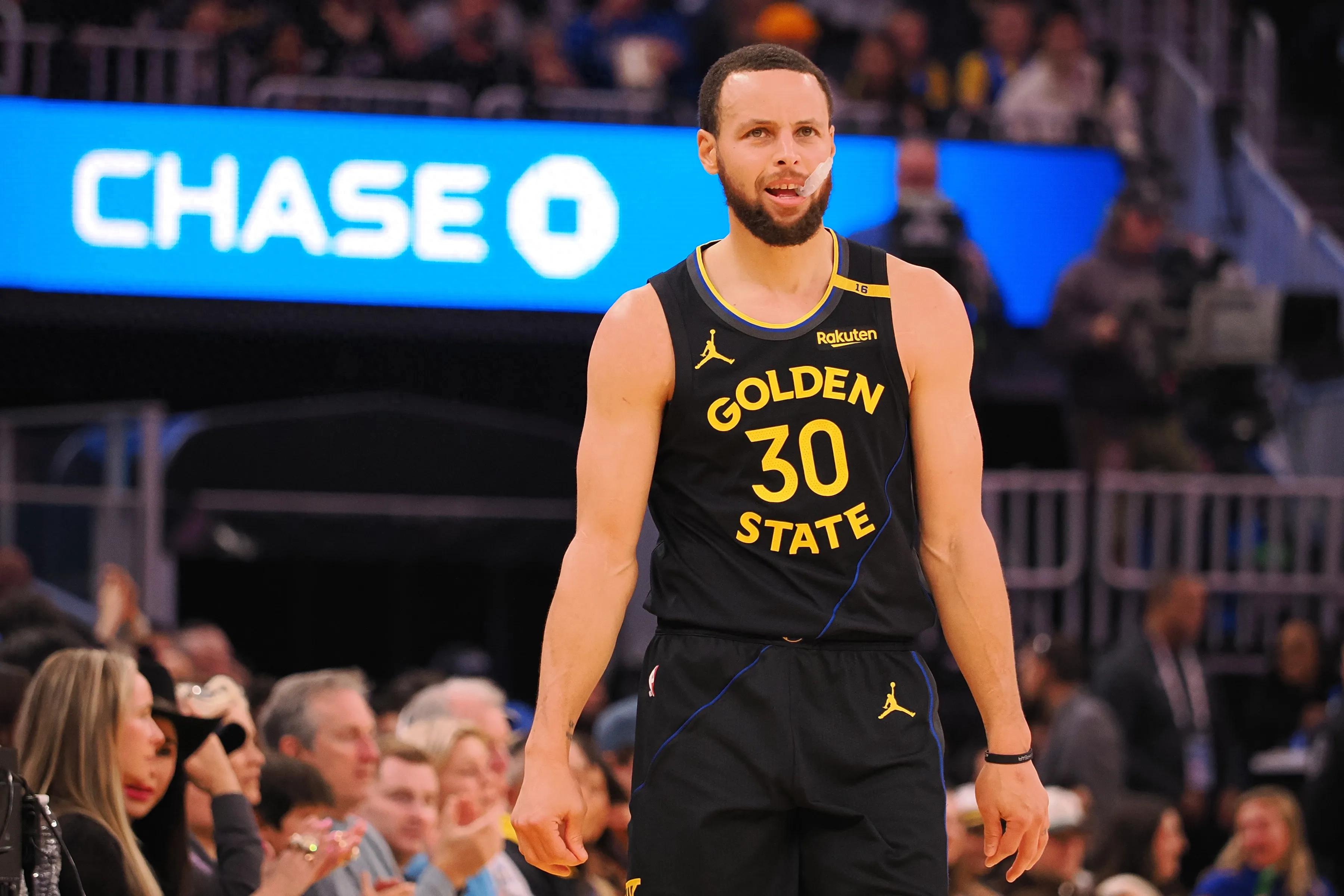 开云下载-勇士队在最近一场比赛中获得惊险胜利