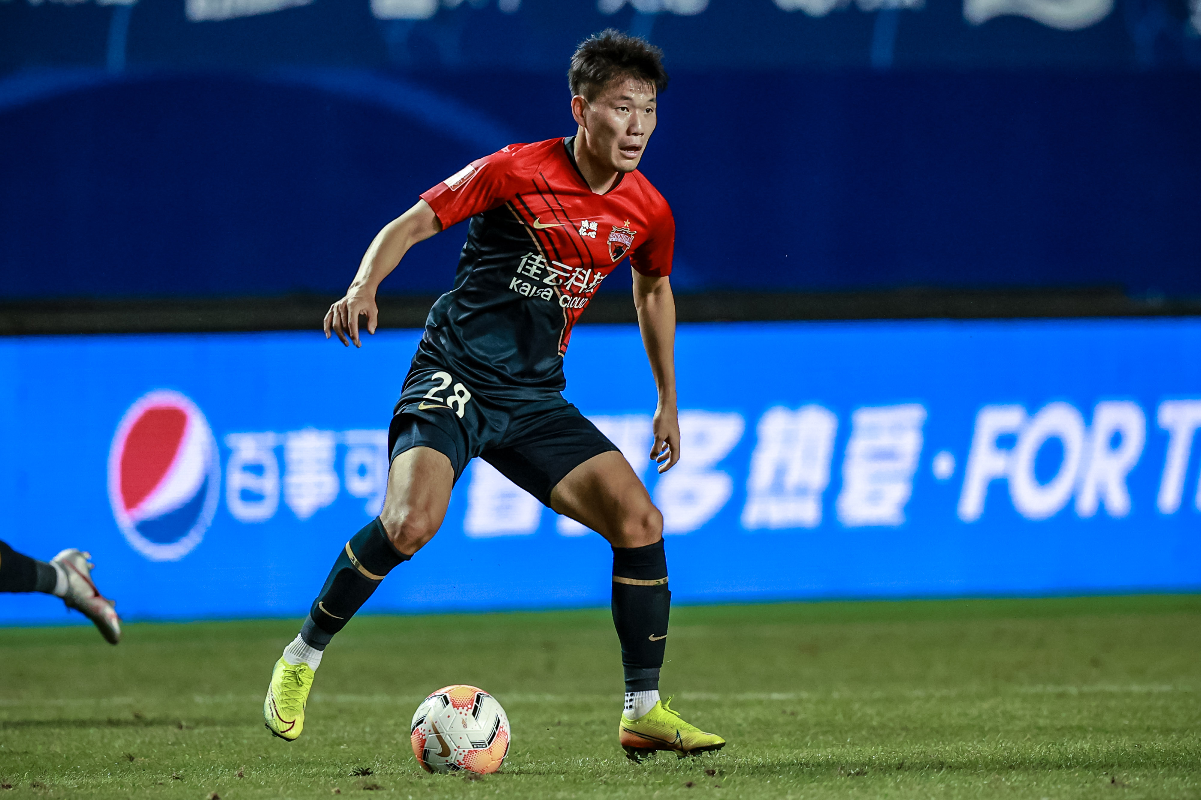 开云官网-深圳佳兆业连续胜利强势冲击联赛前列