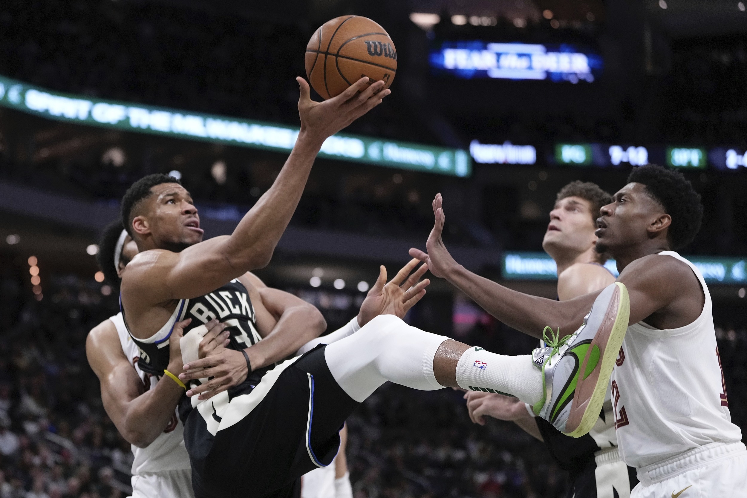 开云体育入口-关于快船横扫雄鹿,福克斯统治全场的信息