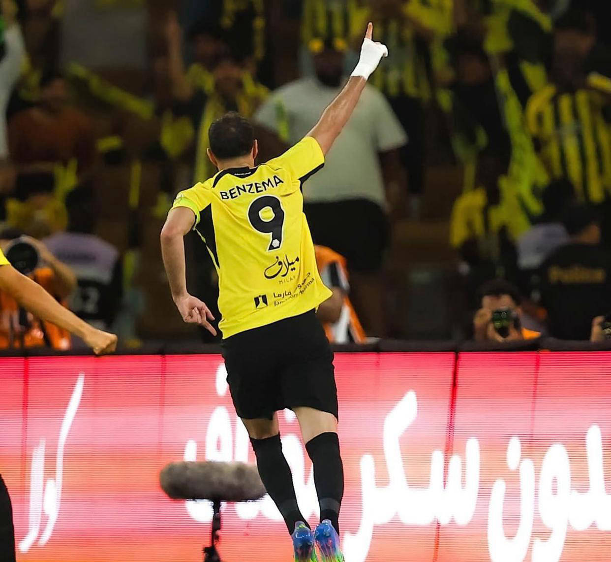 开云官方app入口-那不勒斯横扫里昂，本泽马状态火热的简单介绍